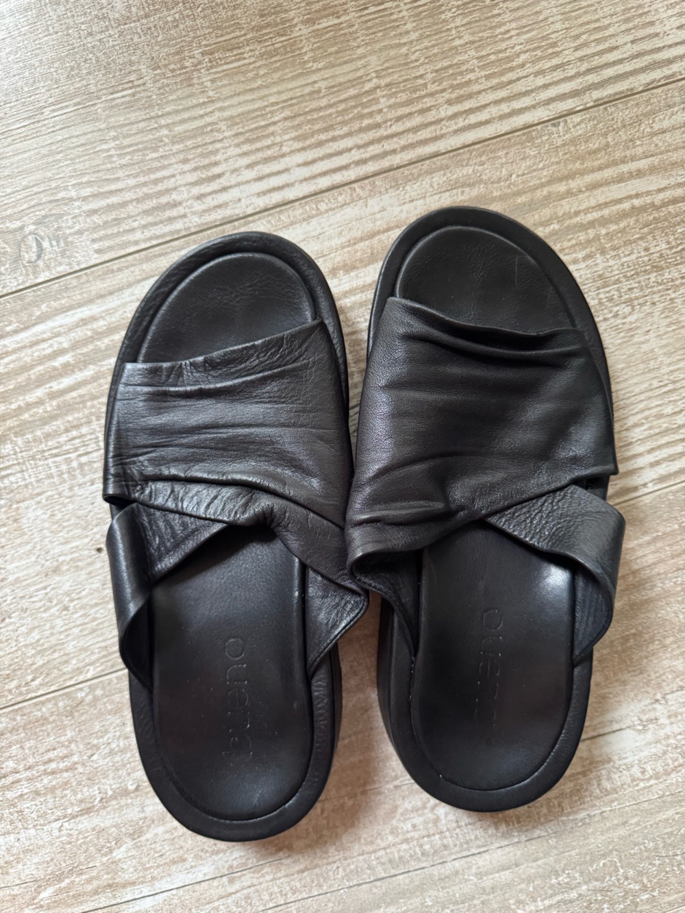 Bueno Black Leather Cross-Strap Men's Slide Sandals